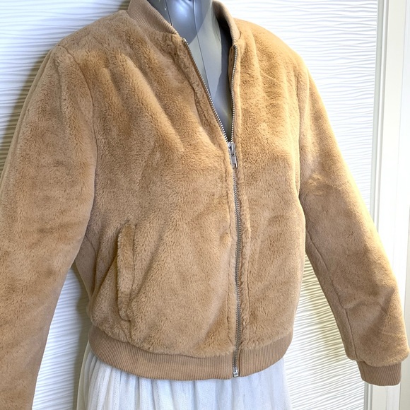🔥Host Pic🔥Forever 21 Faux Fur Bomber Jacket - Picture 6 of 8